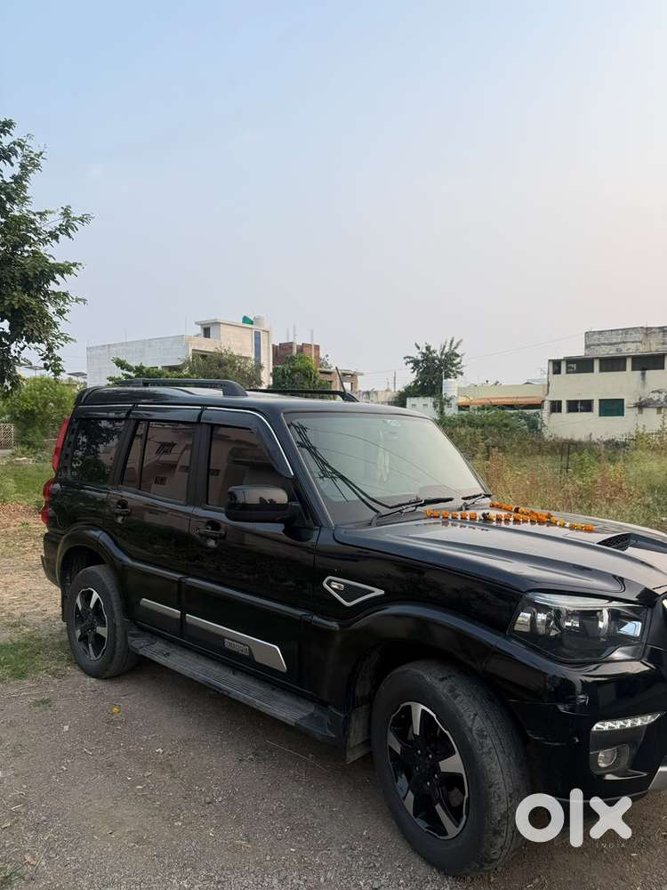 Mahindra Scorpio Classic Petrol Manual 2025