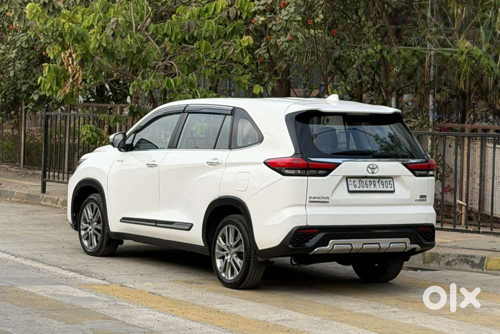 Toyota Innova Hycross 2.0 Zx (o) Hybrid 7 Str, 2023