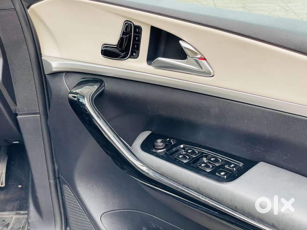 Mahindra Xuv700 2.2 Ax 7 Diesel At Str, 2023, Diesel