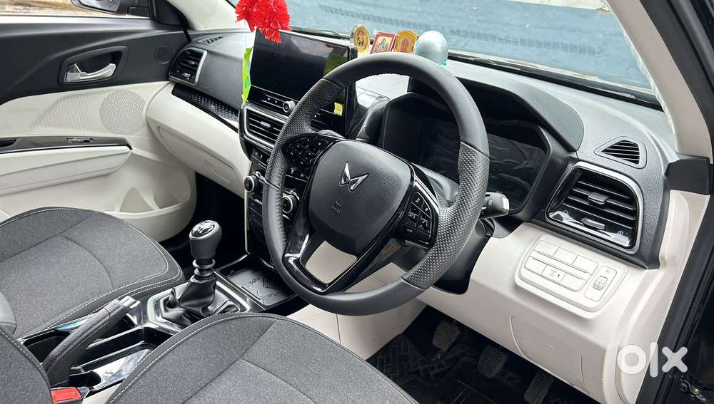 Mahindra Xuv 3xo Ax5 Pm Mt, 2025, Petrol