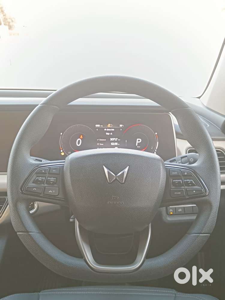 Mahindra Xuv700 2.2 Ax 5 Diesel At 7 Str, 2025, Diesel