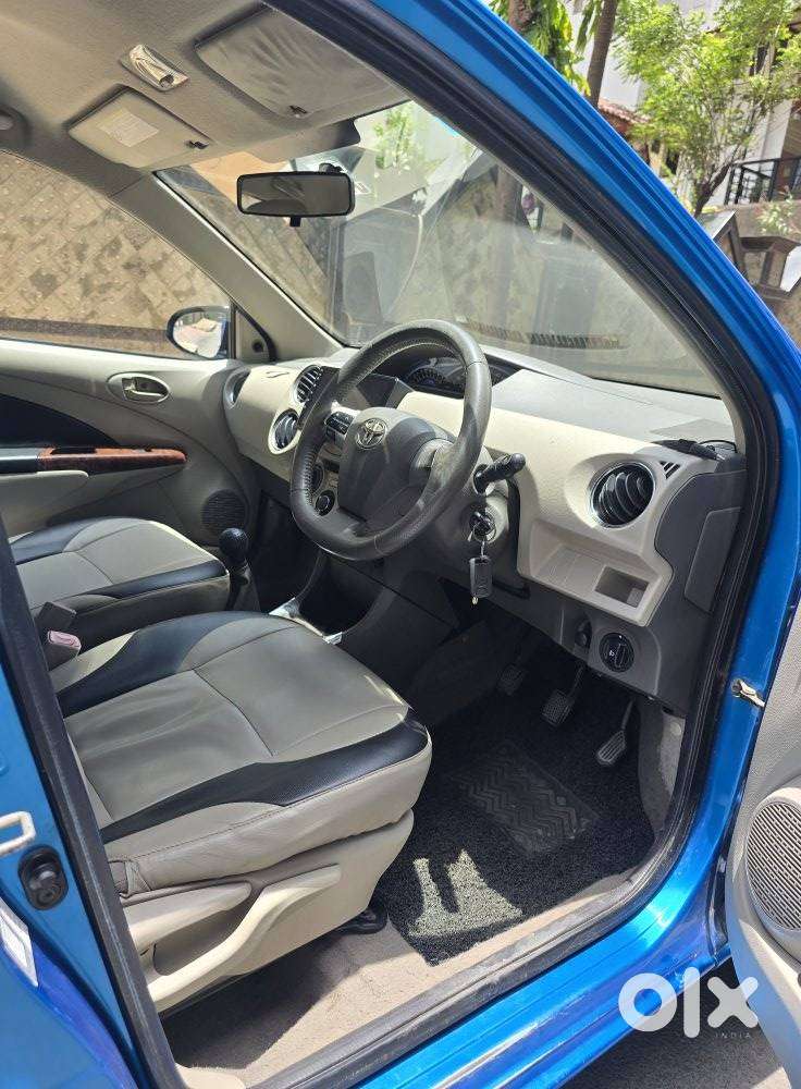 Toyota Etios Liva V Limited, 2013, Petrol
