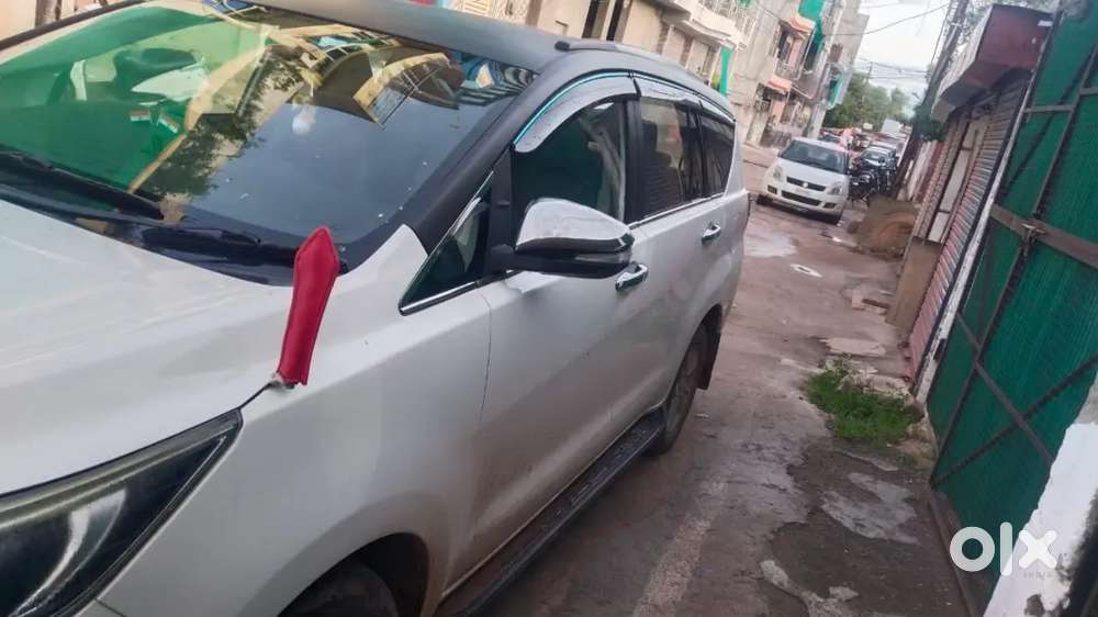 Innova Crysta 2016