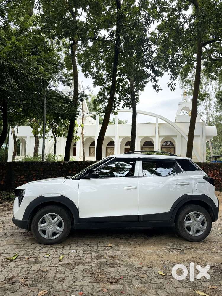 Mahindra Xuv 3xo Mx1 Pm Mt, 2024, Petrol