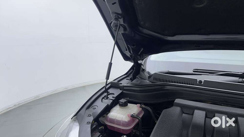 Mahindra Xuv700 2.0 Ax 7 Petrol At Luxury Pack Str, 2024, Petrol