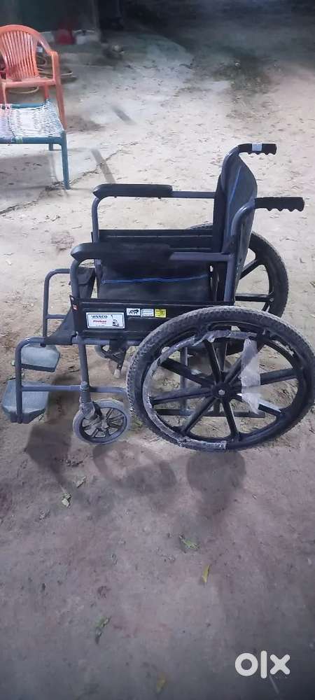 Manual wheel chair in very good condition.