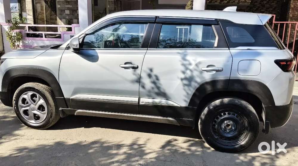 Maruti Brezza Lxi Cng-petrol 27000km. Mileage 28-30 Kmpl