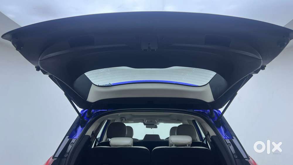 Mahindra Xuv700 2.0 Ax 7 Petrol At Luxury Pack Str, 2022, Petrol