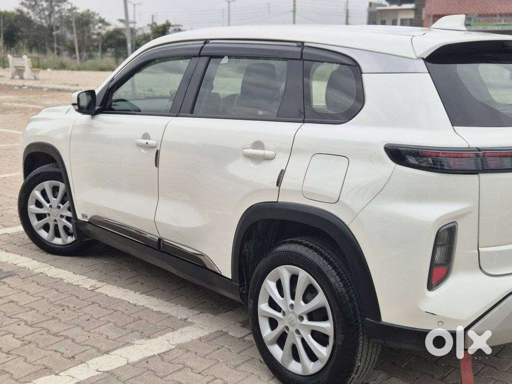 Maruti Suzuki Grand Vitara 1.5 Delta Smart Hybrid At, 2023, Petrol