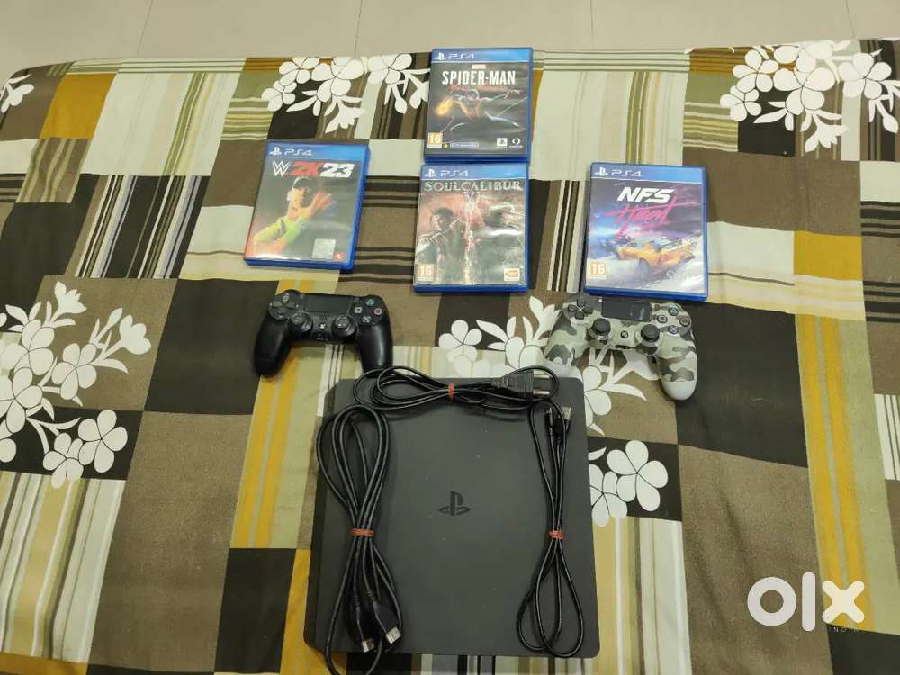 PS4 1tb with 2 controller