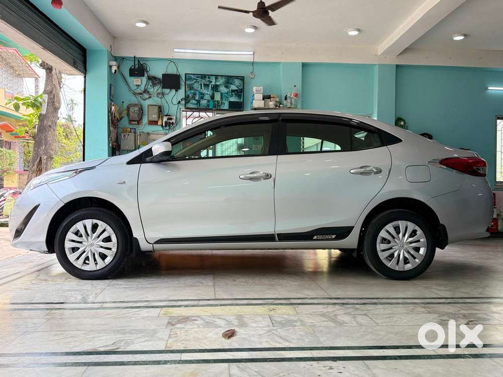 Toyota Yaris J Cvt, 2019, Petrol