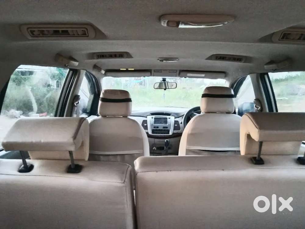 Toyota Innova 2.0 V 2012