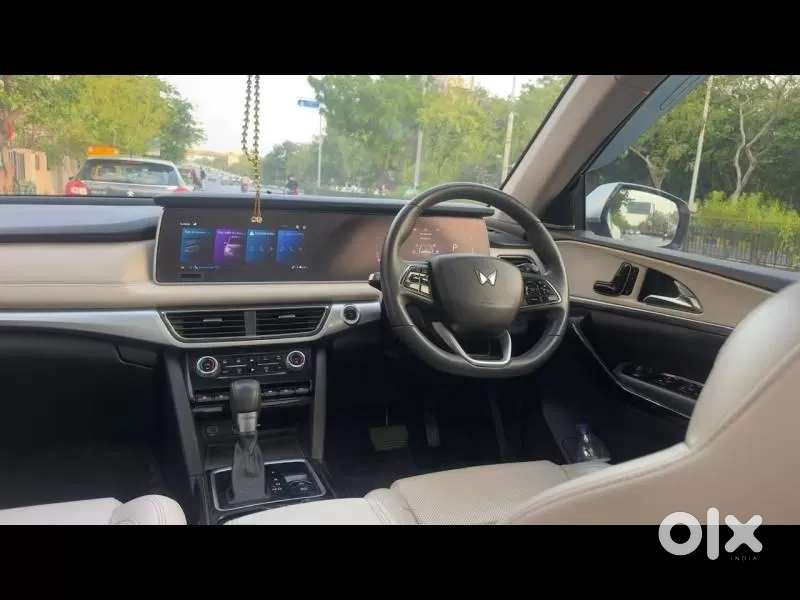 Mahindra Xuv700 2.2 Ax 7 Diesel At Luxury Pack Str, 2024, Diesel