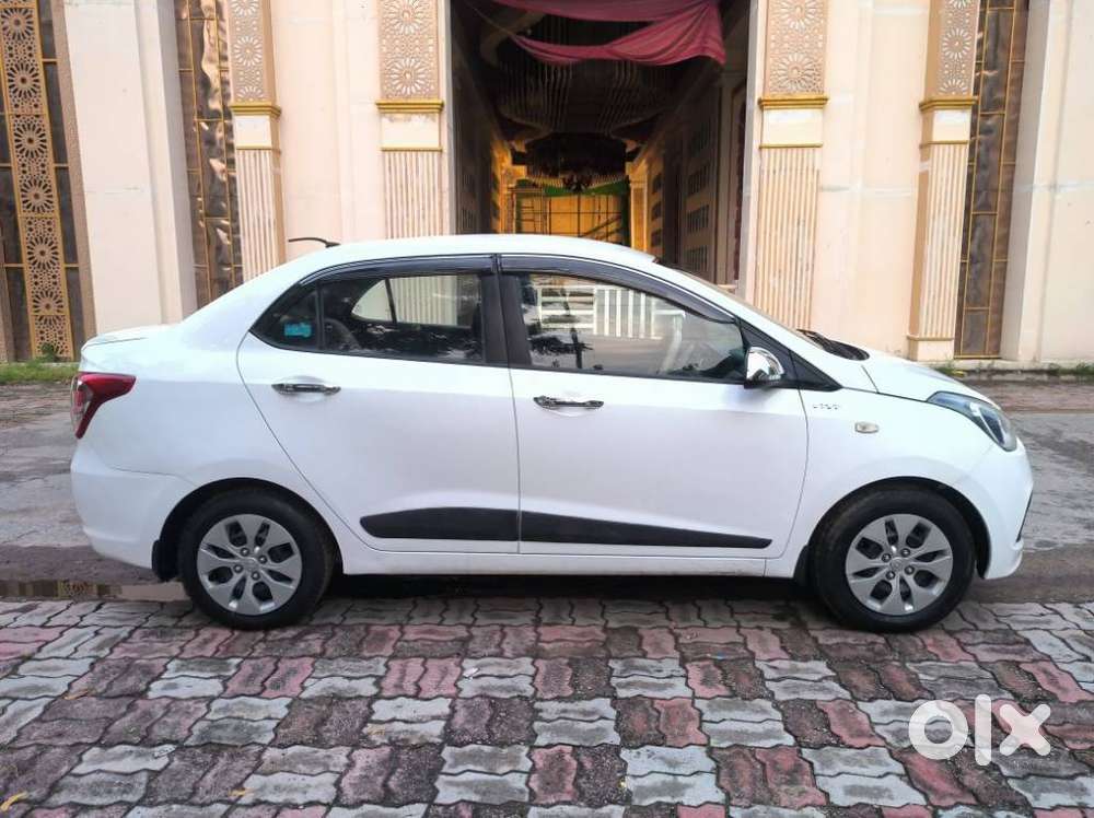 Hyundai Xcent 1.2l Kappa Dual Vtvt 5-speed Manual Base, 2015, Petrol