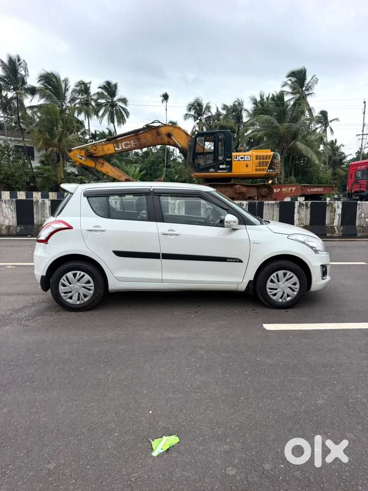 Maruti Suzuki Swift Vxi With Abs, 2016, Petrol