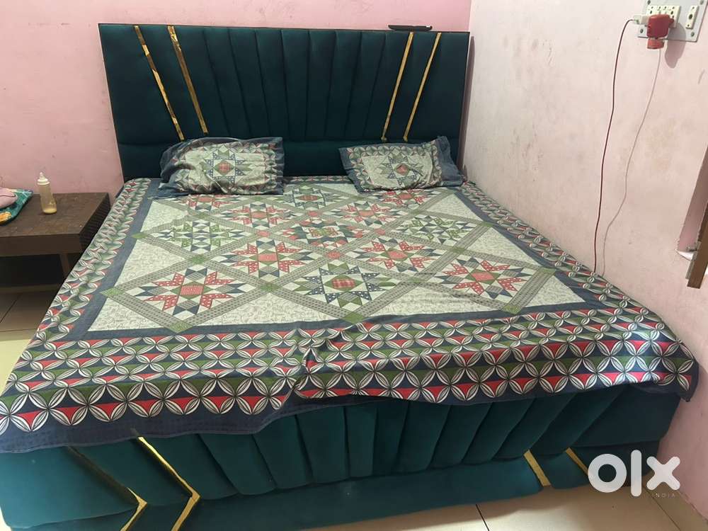 New bed he only 3 month use with orth mattres