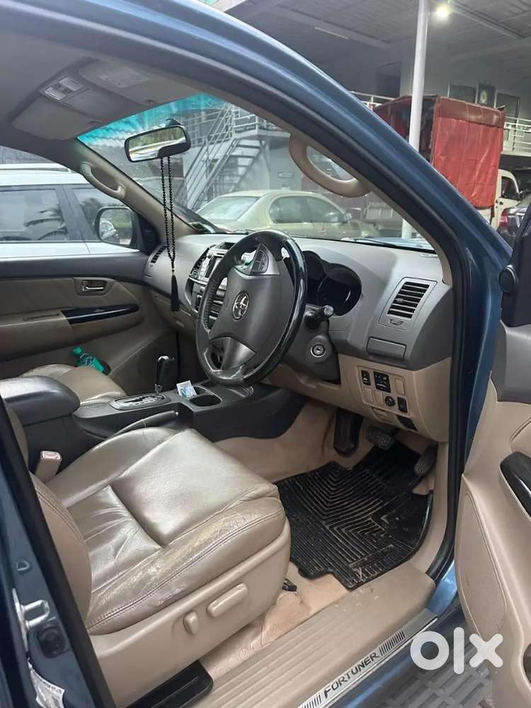 Fortuner 2012 Model Automatic