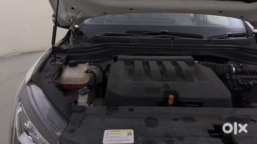 Mahindra Xuv700 2.0 Ax 5 Petrol At Str, 2022, Petrol