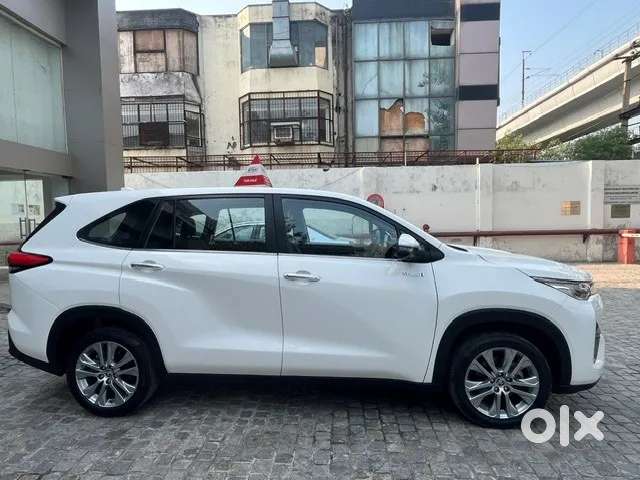 Toyota Innova Hycross 2.0 Zx Hybrid 7 Str, 2024, Petrol