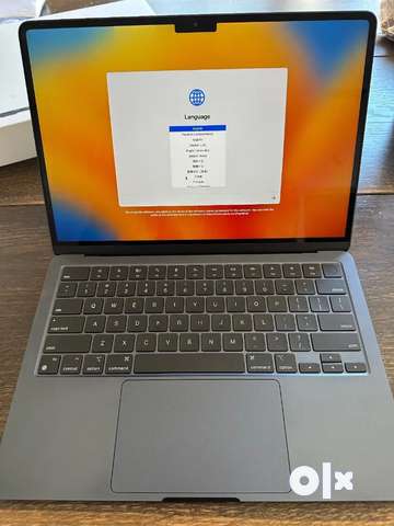 APPLE 13inch MacBook Air: Apple M2 chip with 8core CPU and 10core