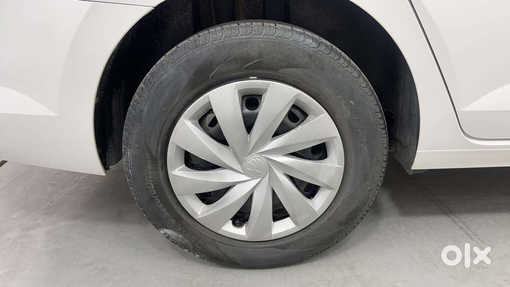 Skoda Slavia Active 1.0l Tsi Mt, 2022, Petrol