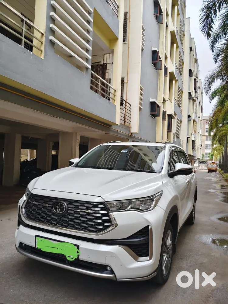 Toyota Innova Hycross 2.0 2025