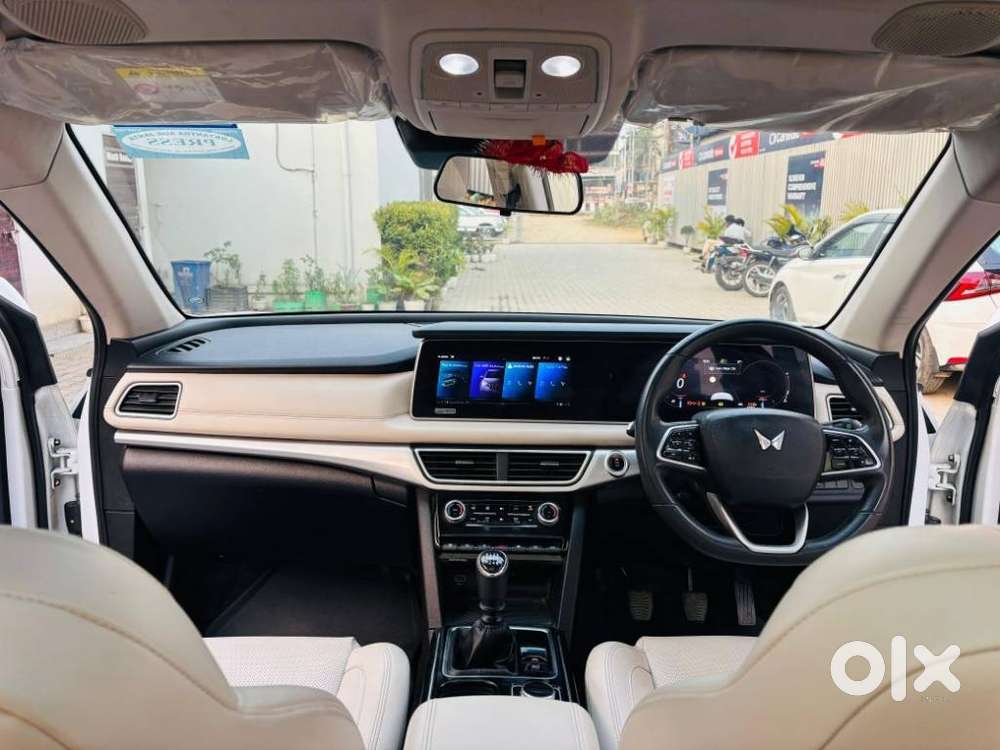 Mahindra Xuv700 2.2 Ax 7 Diesel Mt Luxury Pack Str, 2023, Diesel