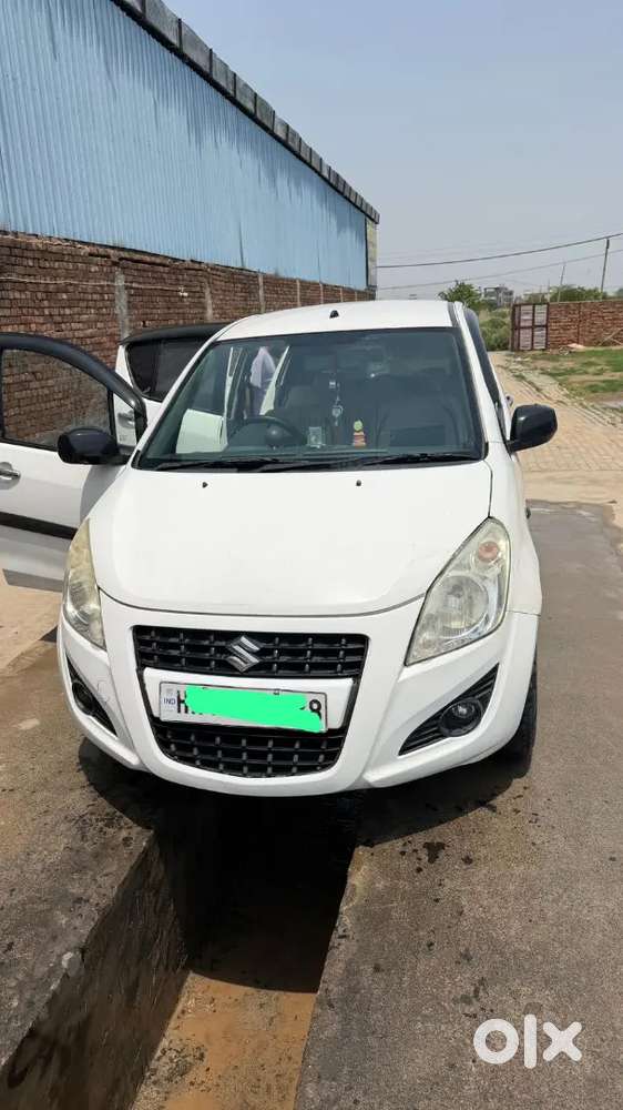 Saf H Gadi. 4 Alloy, All Power Window, Badiya Music System Hai.