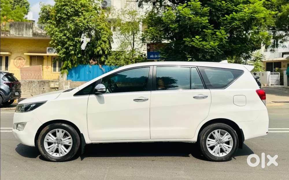 Toyota Innova Crysta 2.8 Zx At 7 Seater, 2016, Diesel