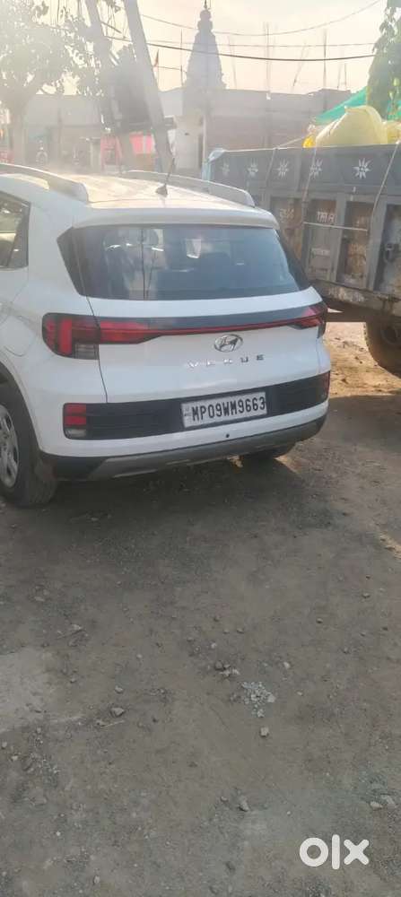 Hyundai Venue E 2022 Petrol