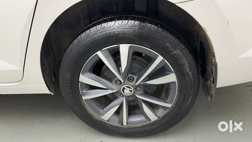Skoda Slavia Style 1.0l Tsi Mt, 2022, Petrol
