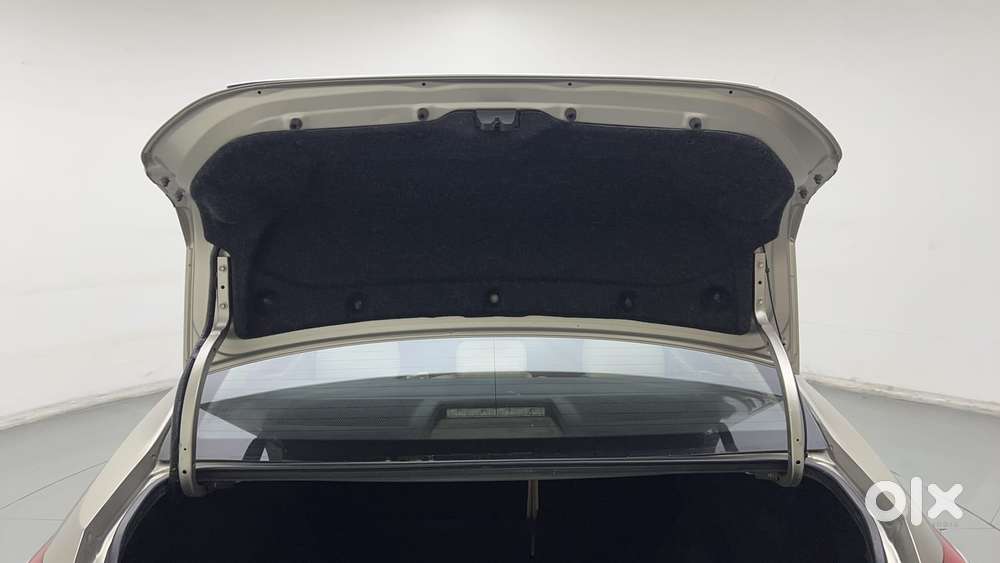 Toyota Corolla Altis 2013-2017 Vl At, 2016, Petrol