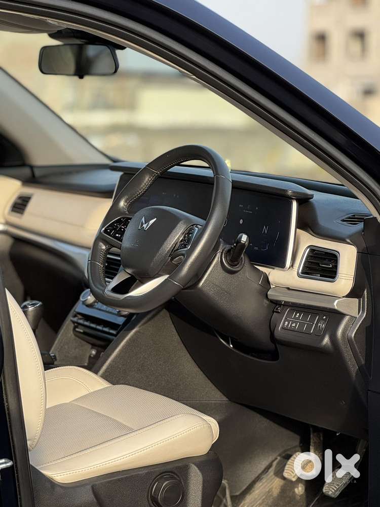 Mahindra Xuv700 2.0 Ax 7 Petrol Mt Str, 2021, Petrol