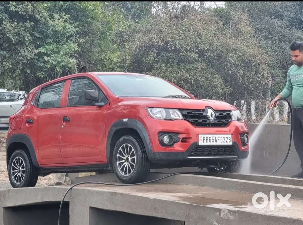 Renault Kwid Dec 2015 Top Model With Alloys And Airbag