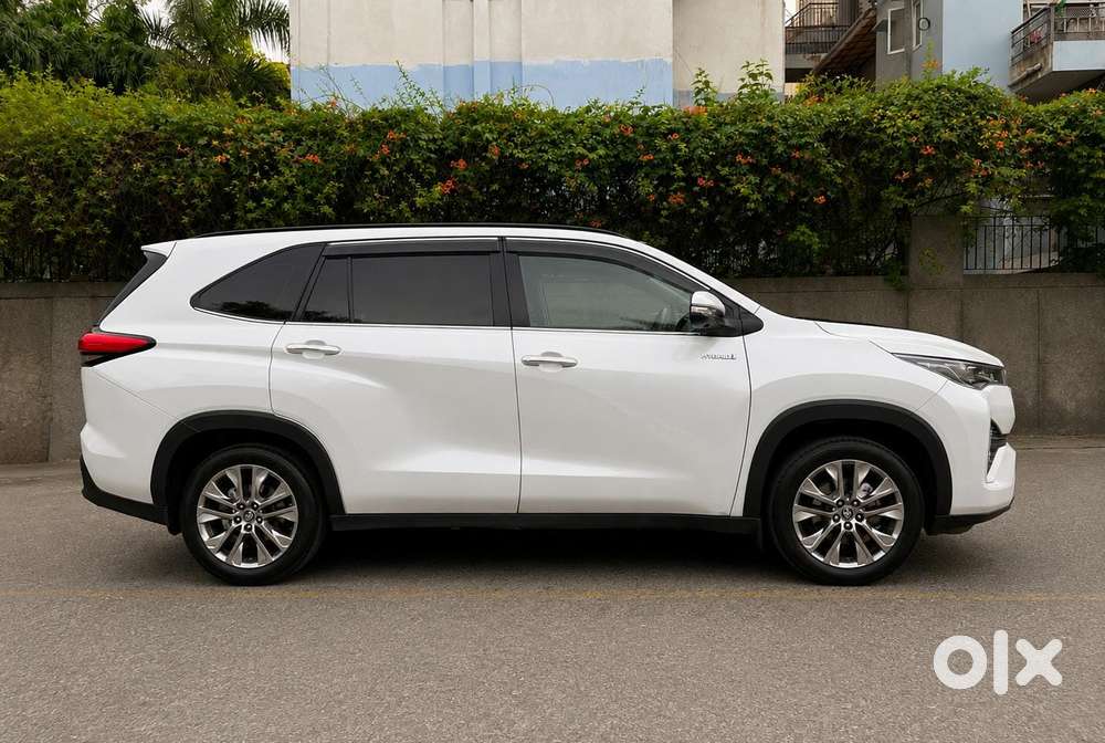Toyota Innova Hycross 2.0 Zx Hybrid 7 Str, 2024, Petrol