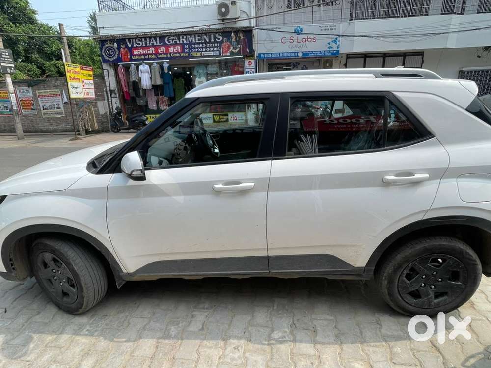 Hyundai Venue Petrol 2025