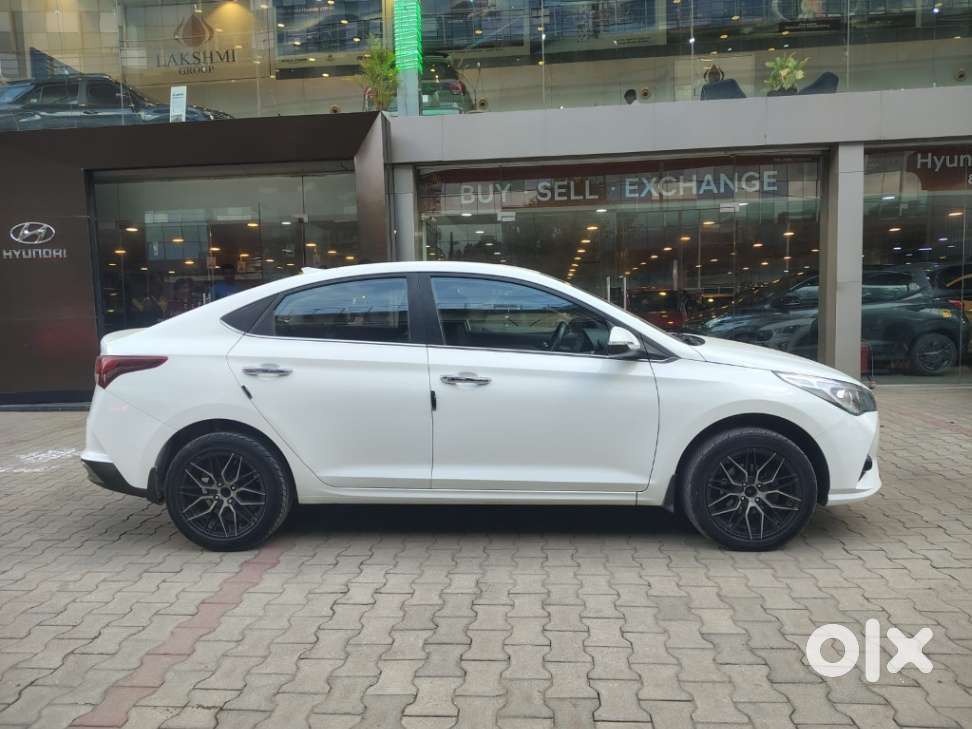 Hyundai Verna 1.5 Sx Ivt, 2022, Petrol