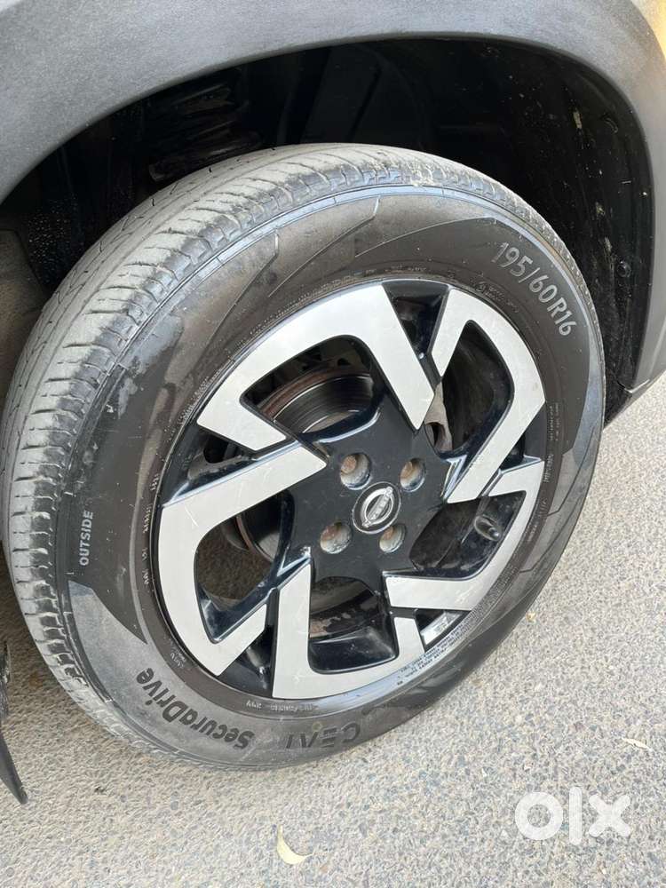 Nissan Magnite 1.0 Xv Premium, 2022, Petrol