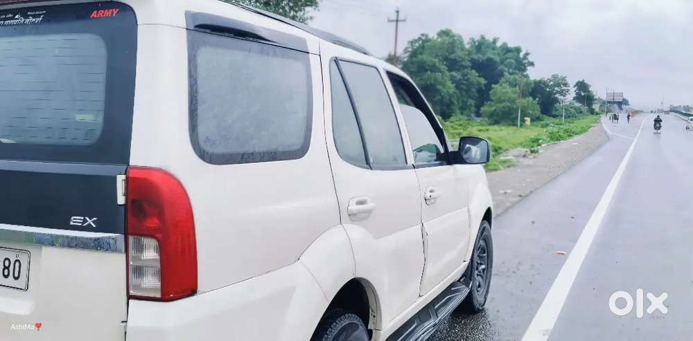 Tata Safari Storme 2015