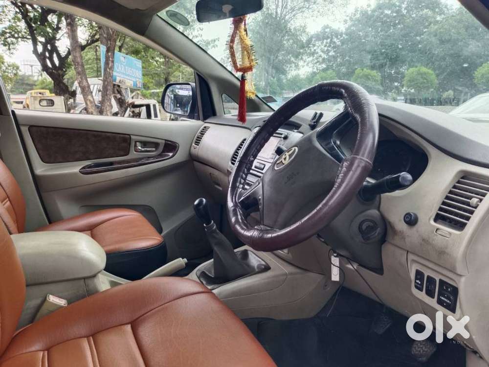 Toyota Innova 2.5 V 8 Str, 2012, Diesel