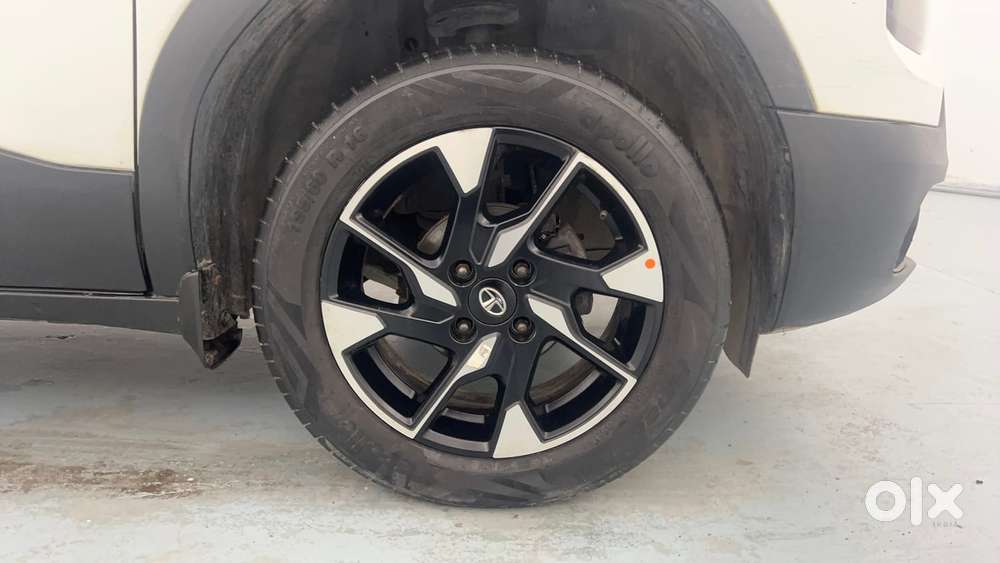 Tata Punch 1.2 Revotron Creative Amt Dual Tone, 2022, Petrol