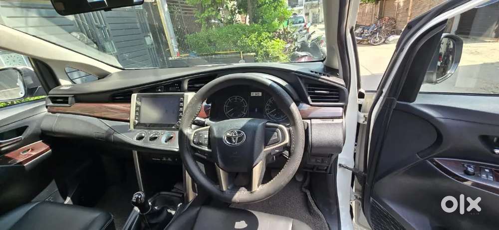 Toyota Innova Crysta 2025