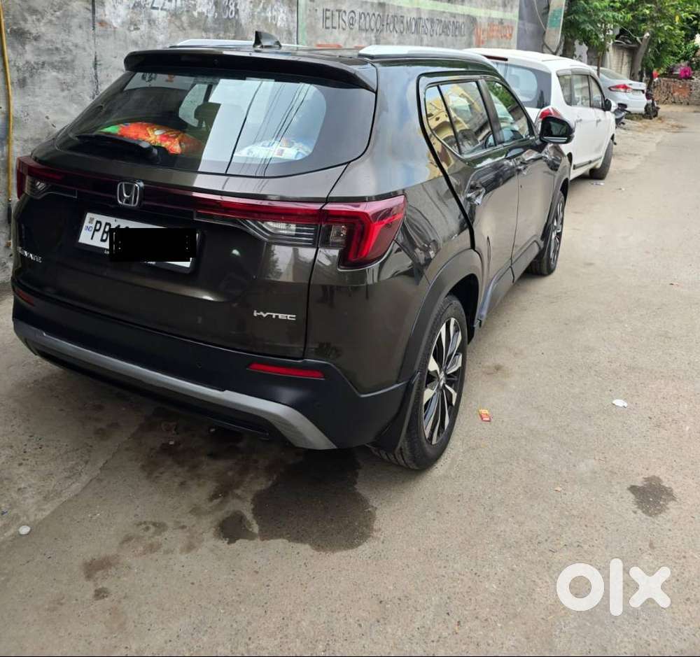 Honda Elevate ( Late 2023 Regd In Jan' 24), New(< 8k Driven), Sunroof