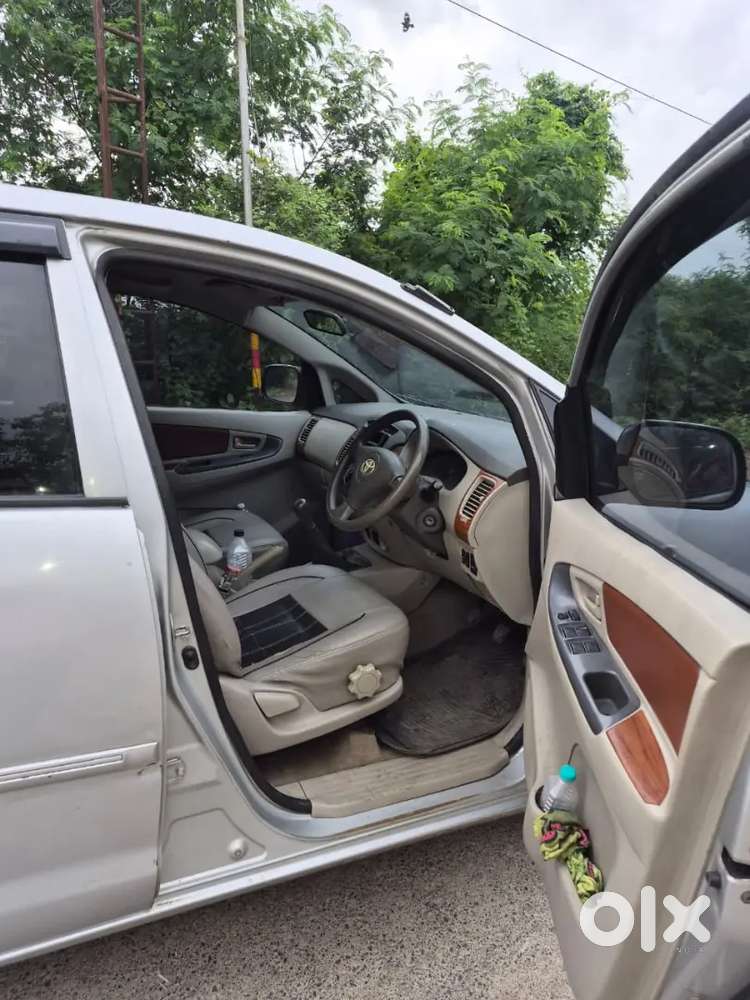 Toyota Innova 2011 Diesel 7-seater Car