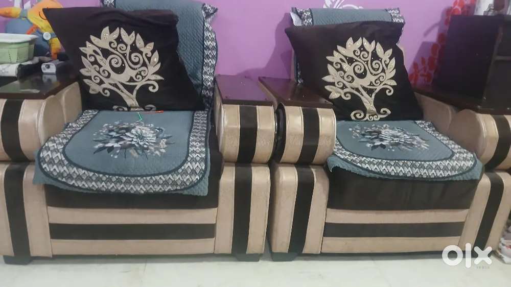 3+2 seater Sofa and  center table along with glass