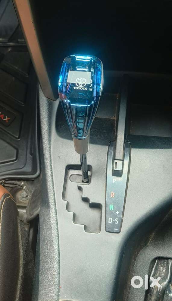 Toyota Innova Crysta 2.8 Zx At 7 Seater, 2016, Diesel