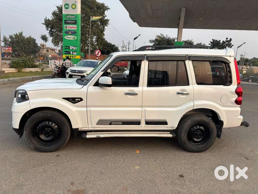 Mahindra Scorpio 2023 डीज़ल Manual