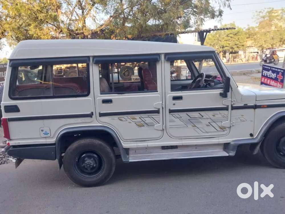 Mahindra 9 Seater Bolero