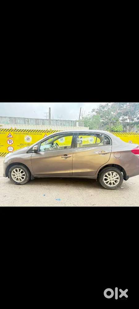 Honda Amaze 2013 October Petrol Well Maintained