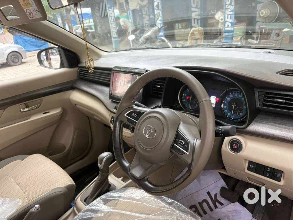 Toyota Rumion V At Petrol 2025